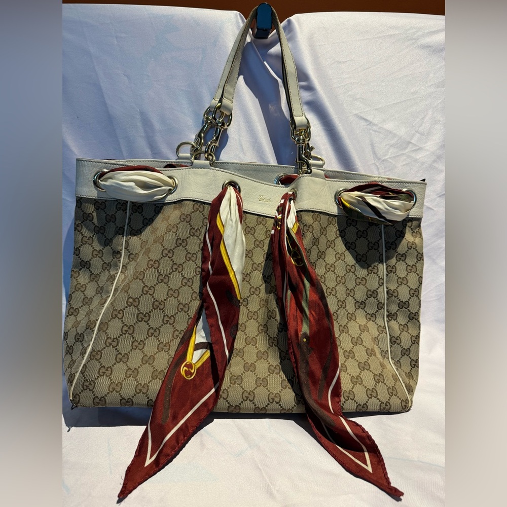 Gucci Beige/Off White GG Canvas Large Positano
Scarf Tote - Picture 2 of 10